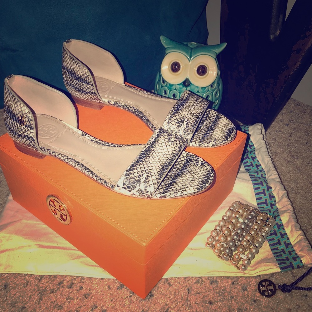 Tory Burch Snake Embossed Flat Sandals - Savannah